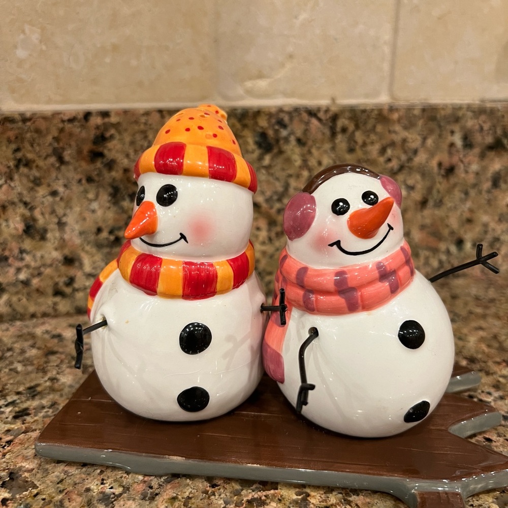 Holiday salt and pepper